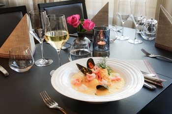 Mat och dryck serveras i restauranger på Park Airport Hotel Arlanda